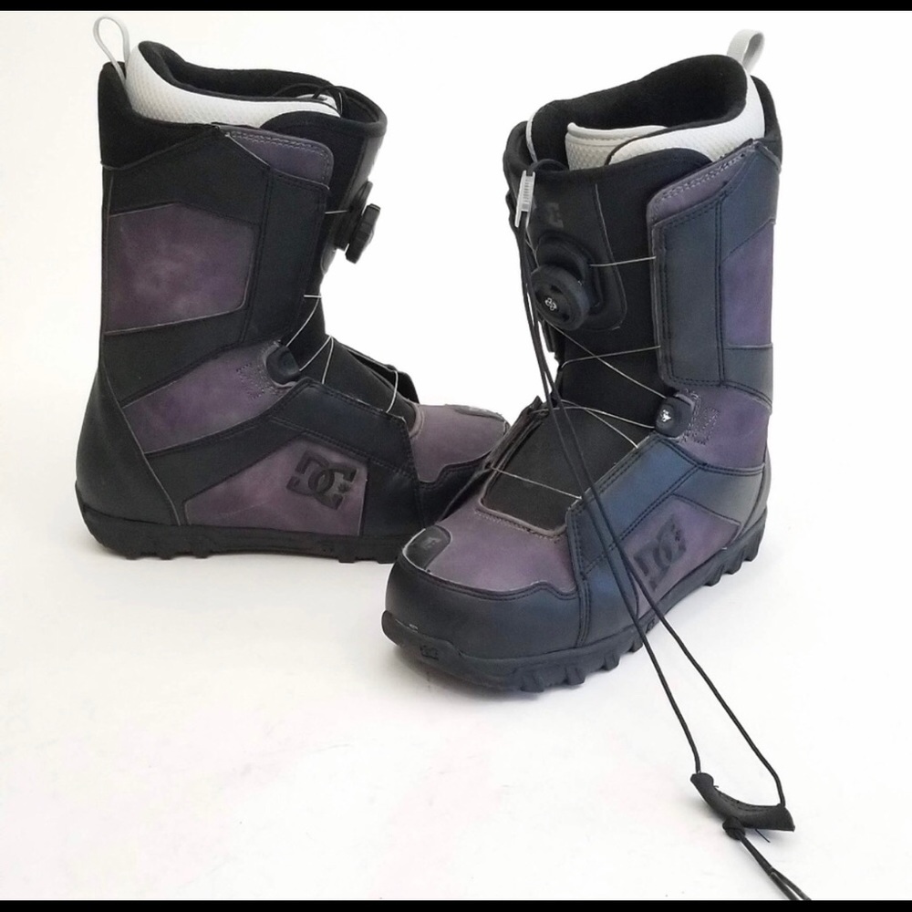 Men’s DC size 9.5 snowboarding boots